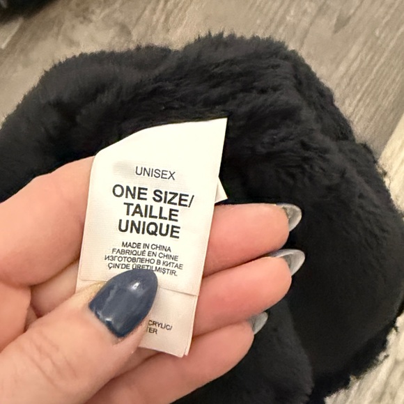 North Face Black Cable Knit Fleece Lined Beanie - Picture 3 of 6